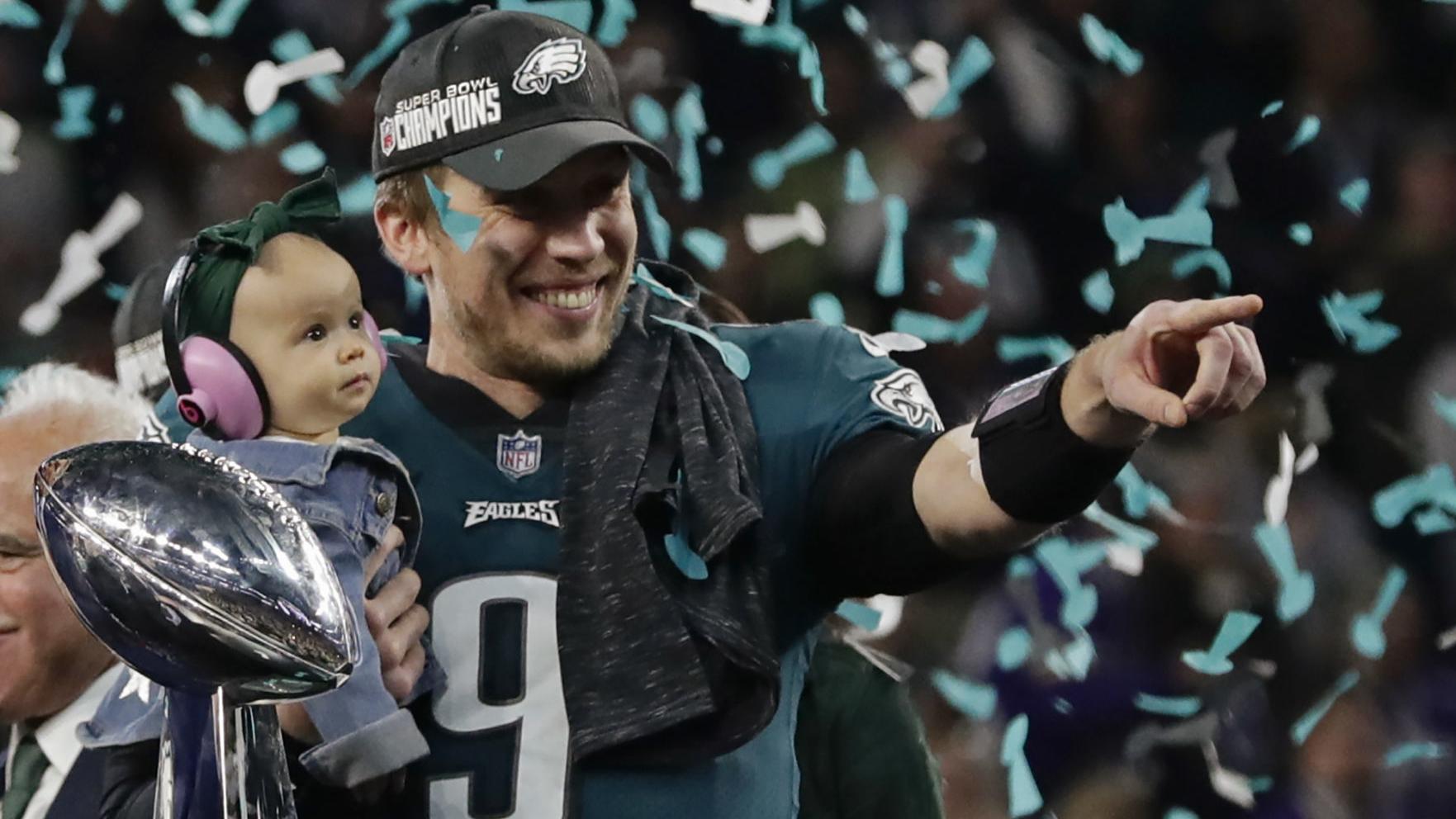 Hansen's Sunday Notebook: Nick Foles, author of Super Bowl shocker, now a best-selling writer
